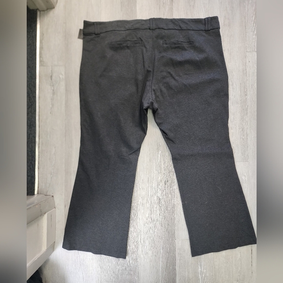 Studio TORRID 30 TALL Charcoal PIXIE PANT⭐️PERFECT SHAPE - Picture 4 of 4
